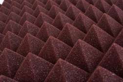 2" Studiofoam Pyramids Burgund - 2" Studiofoam Pyramids Burgund