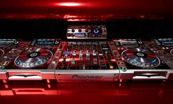 2 x CDJ-2000Nexus-M + DJM-900Nexus-M + RMX-1000-M Platinum Edition - 2 x CDJ-2000Nexus-M + DJM-900Nexus-M + RMX-1000-M Platinum Edition