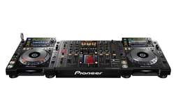 2 x CDJ-2000Nexus + DJM-2000Nexus - 2 x CDJ-2000Nexus + DJM-2000Nexus